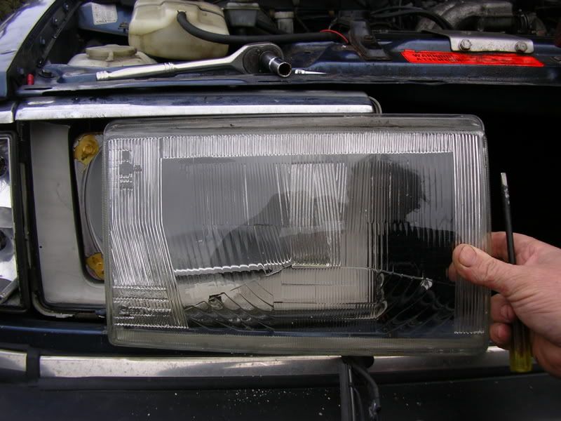 How to replace / repair the headlights on Volvo 240 and 260 (1981 on)